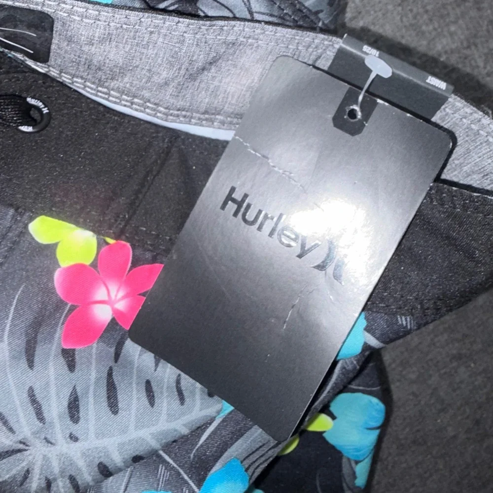 Hurley Boys Tropical Floral Board Shorts Black Blue Pink Size 10/25 985354-023